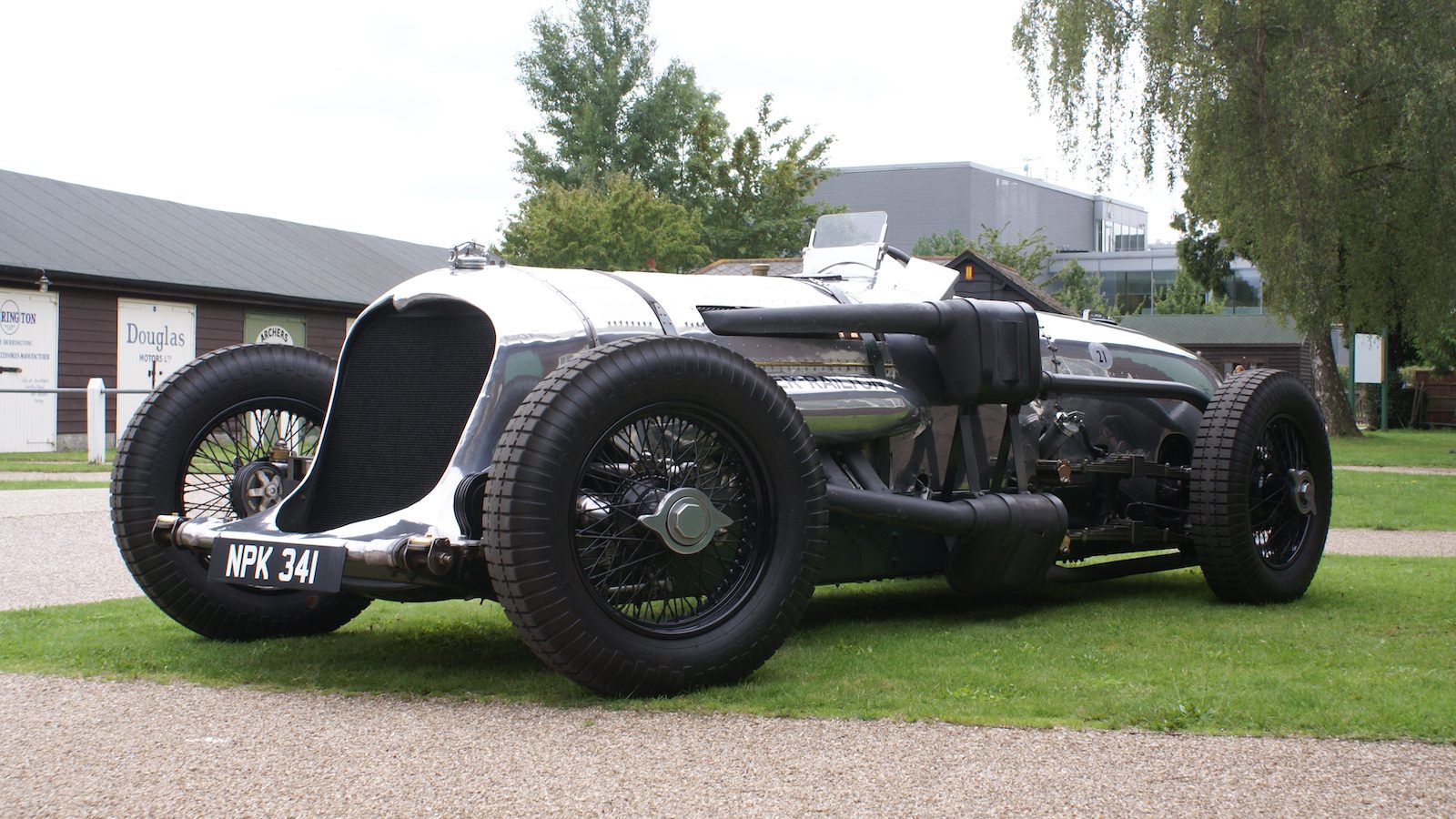 최고속을 향한 집념 – 자동차에 비행기 엔진을 얹다