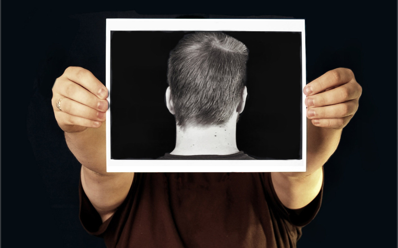 backwards-1524141-crop