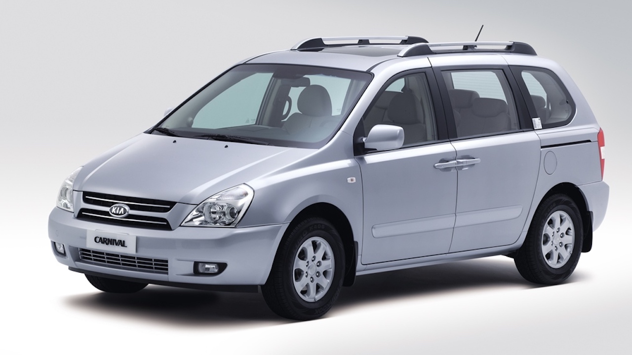 2009-Kia_Carnival-01