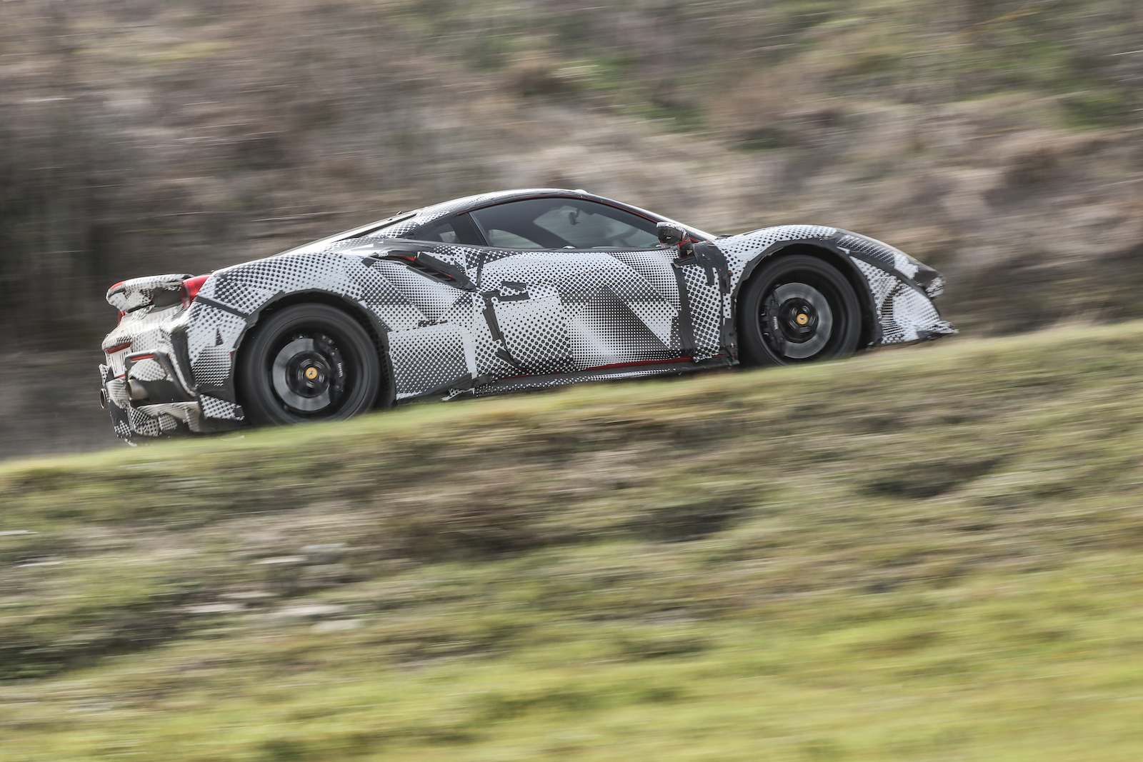 2018-Ferrari_488_Pista_SP-05