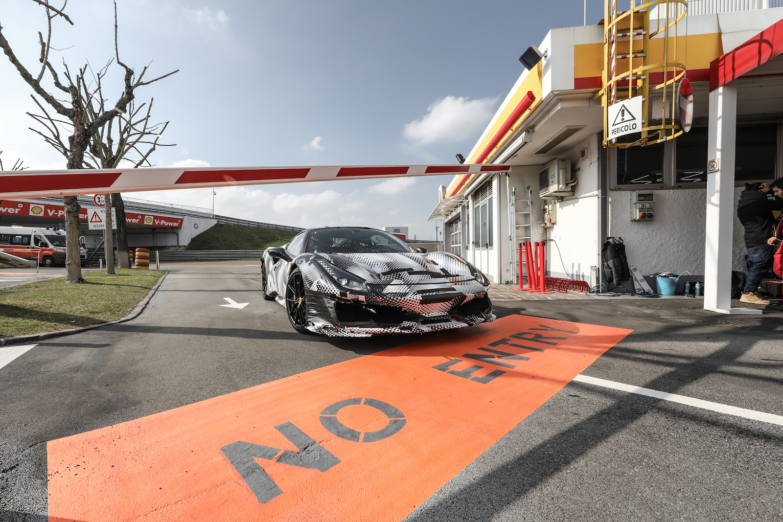 2018-Ferrari_488_Pista_SP-13