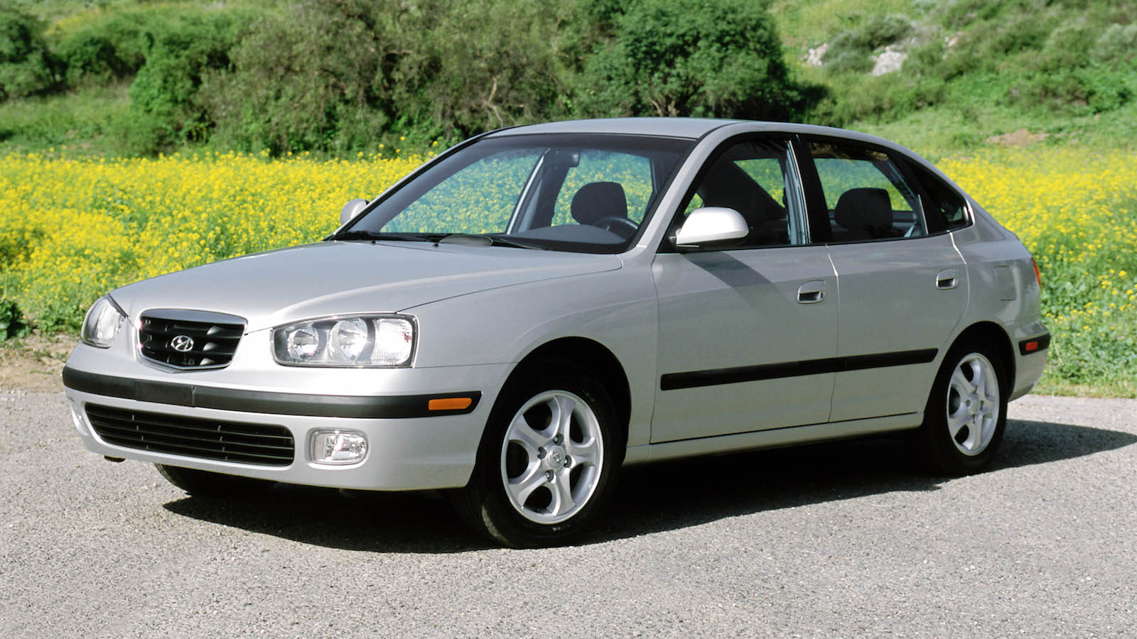 2002-Hyundai_ElantraGT-1