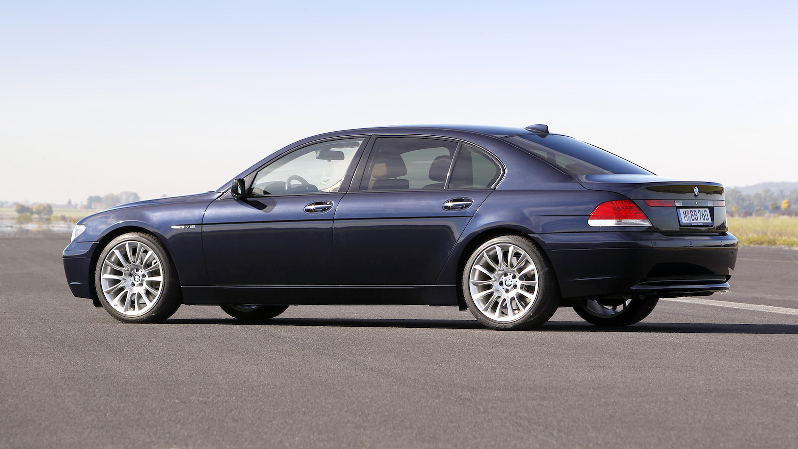 2003-BMW_760Li-2