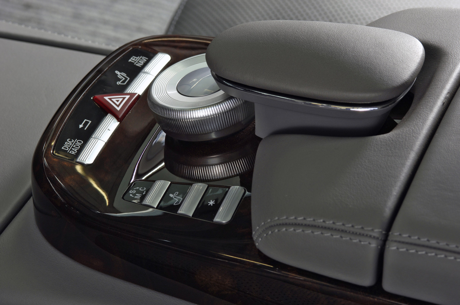 2003-Mercedes-Benz_COMAND_controller-1