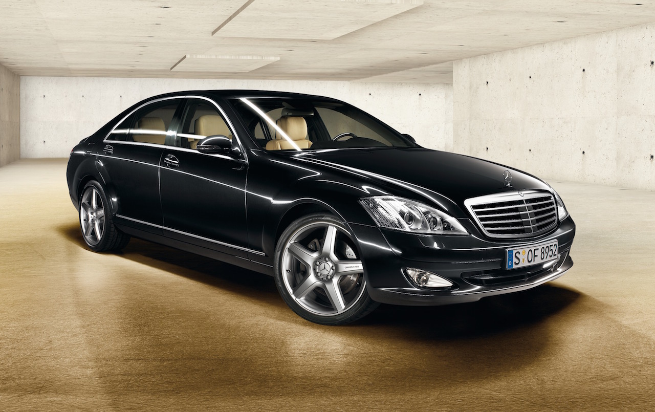 2006-Mercedes-Benz_S-Class-01