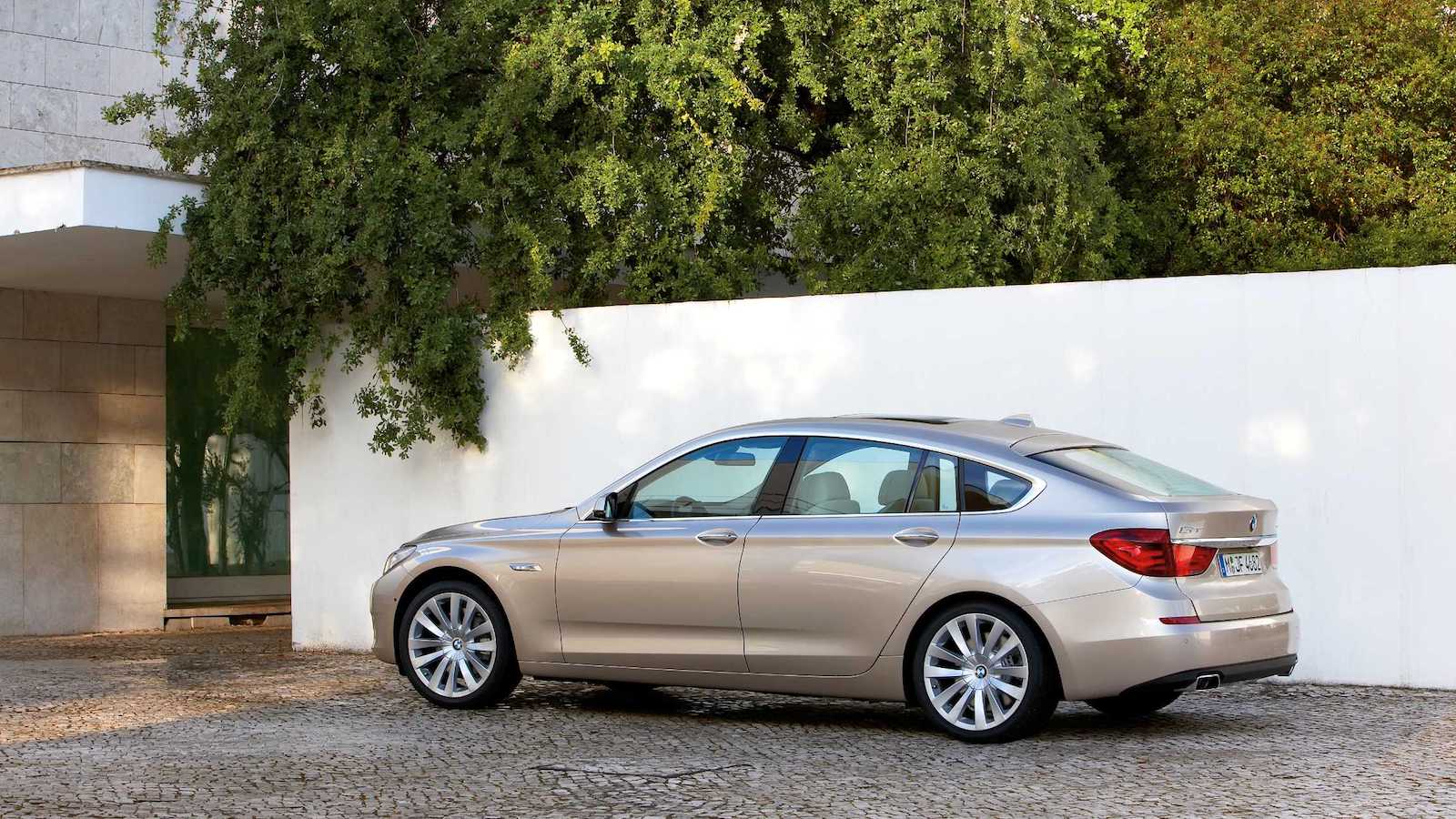 2010-BMW_5Series_GT-2