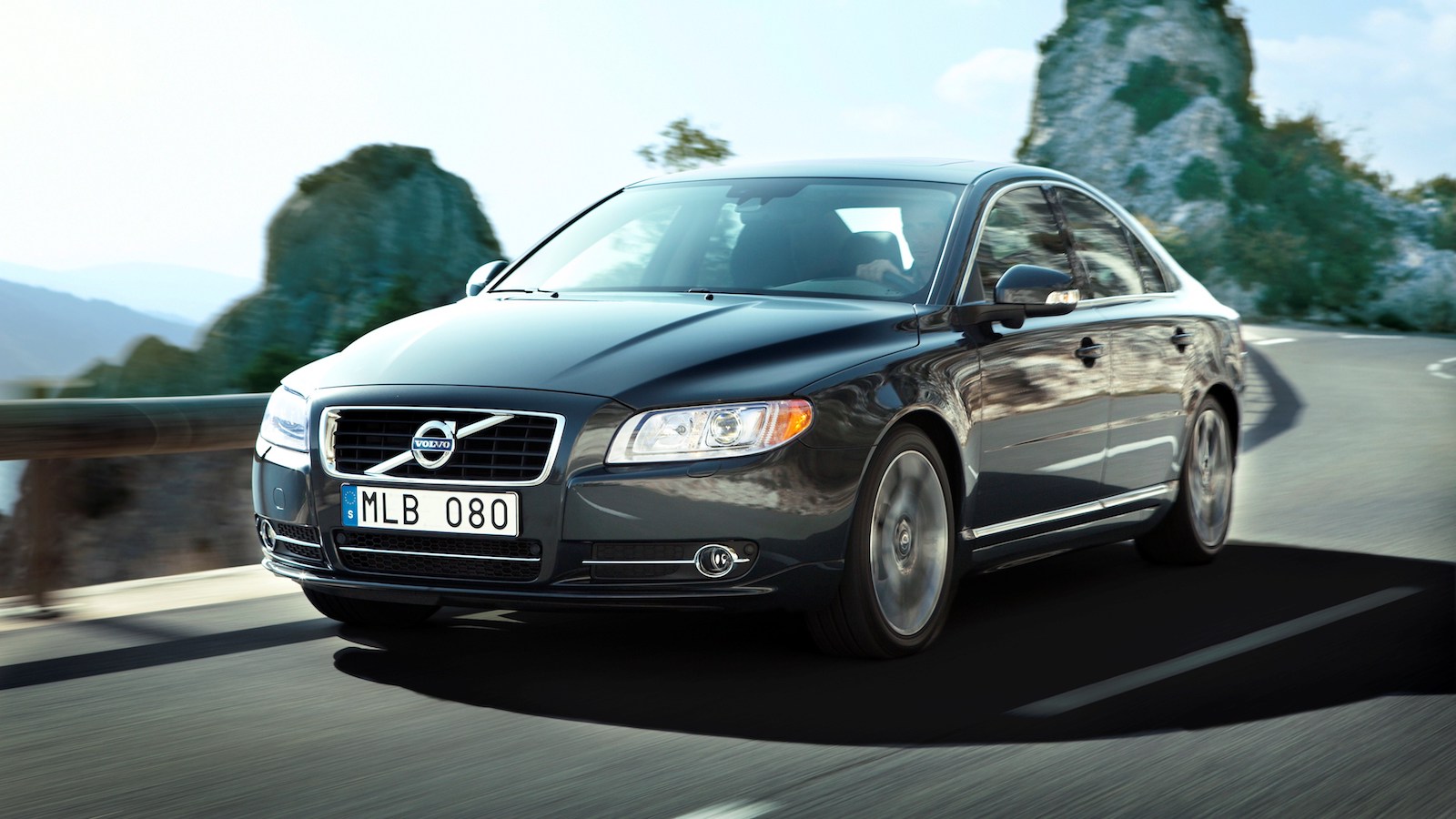 2010-Volvo_S80-4