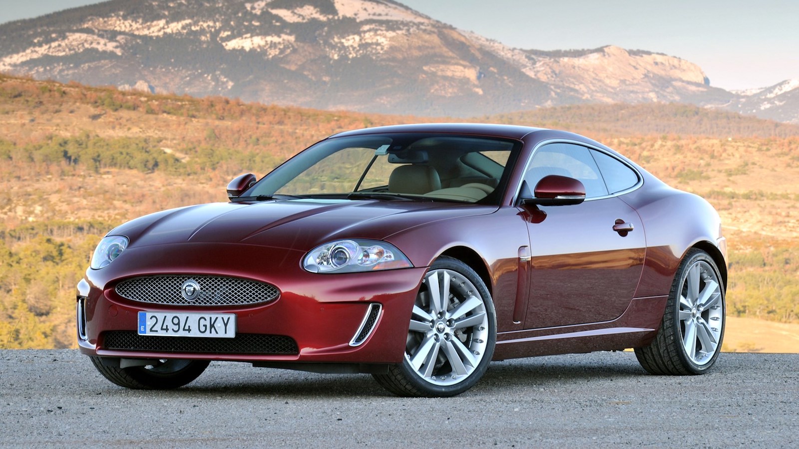 2011-Jaguar_XK_Coupe-1