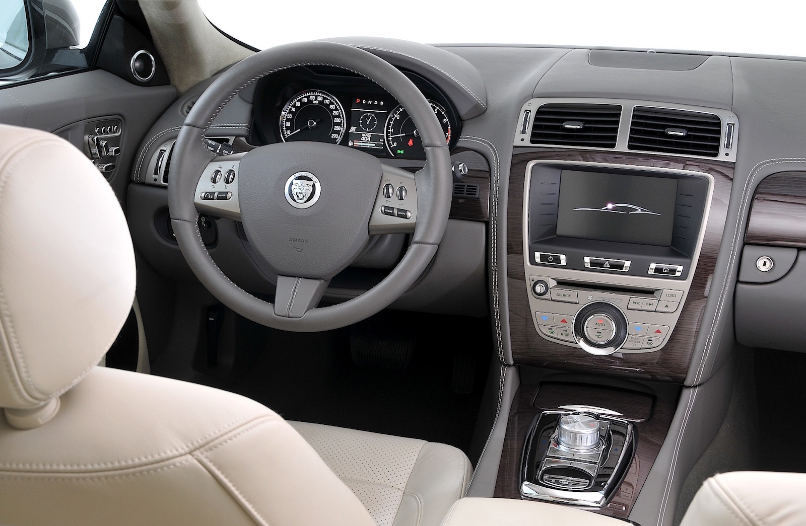 2011-Jaguar_XK_Coupe-2