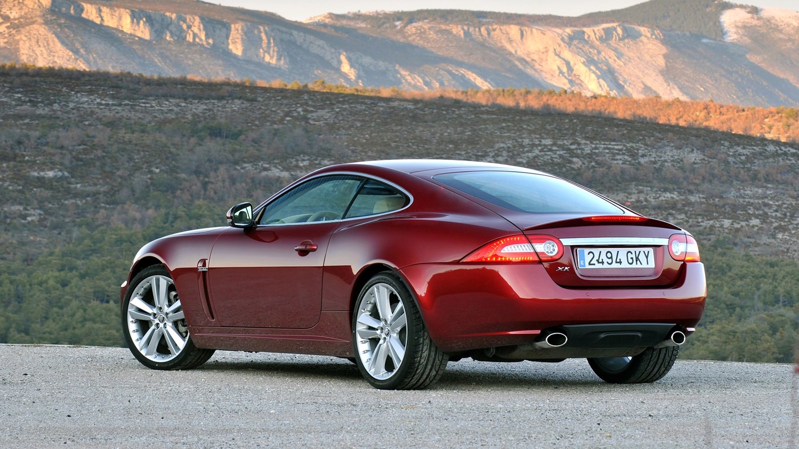2011-Jaguar_XK_Coupe-5