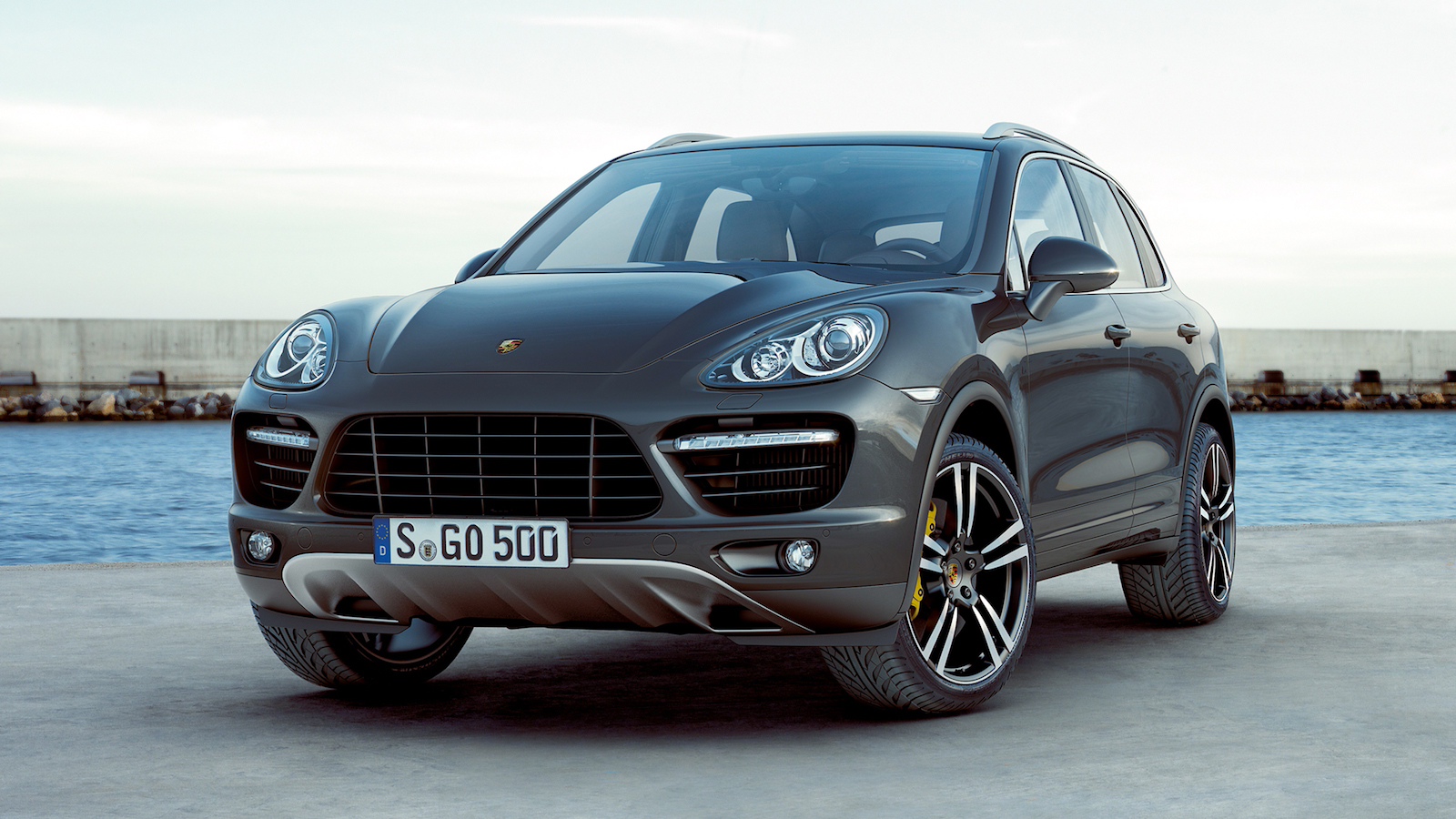 2011-Porsche_Cayenne_Turbo-1