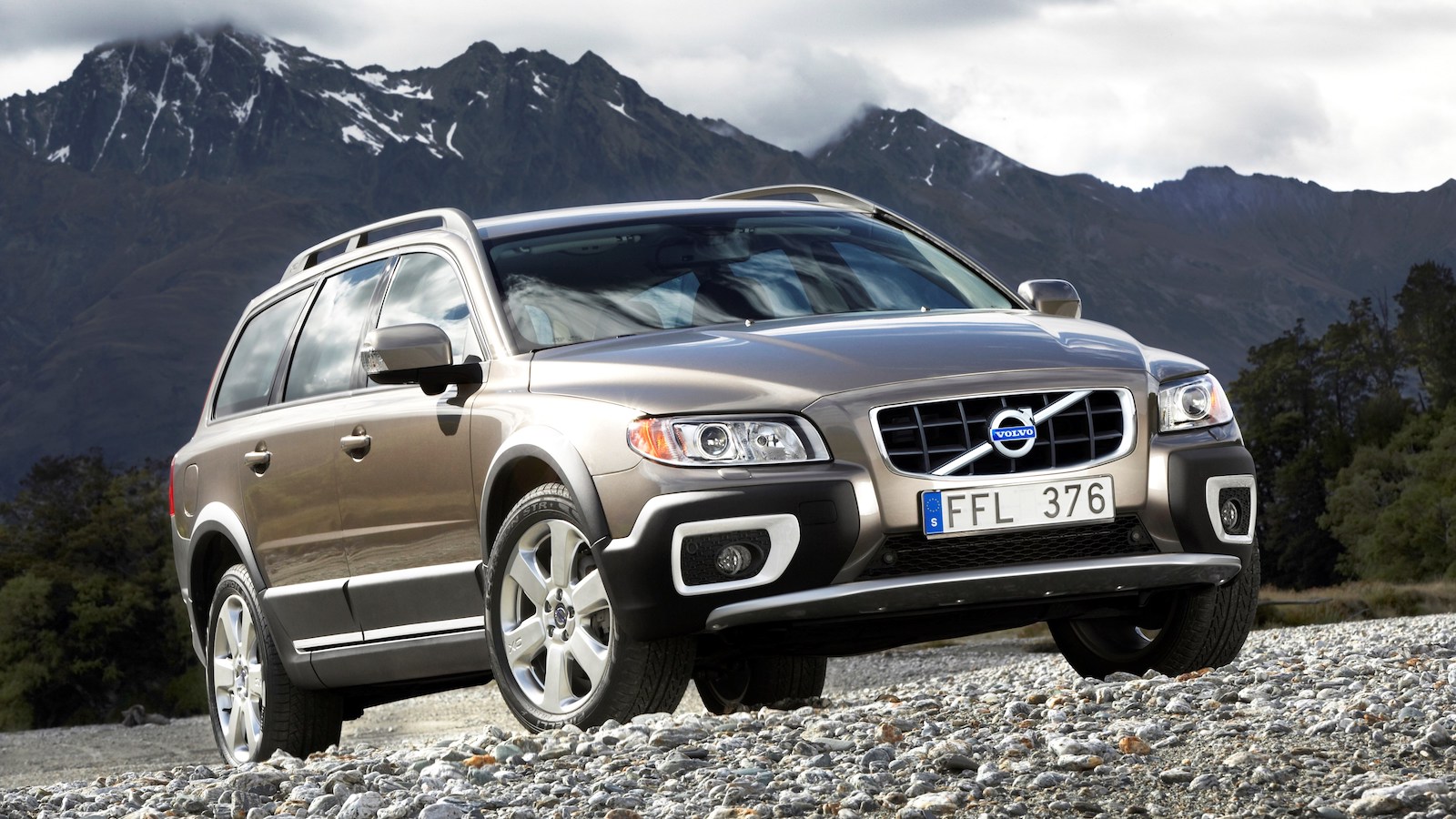 2011-Volvo_XC70-1