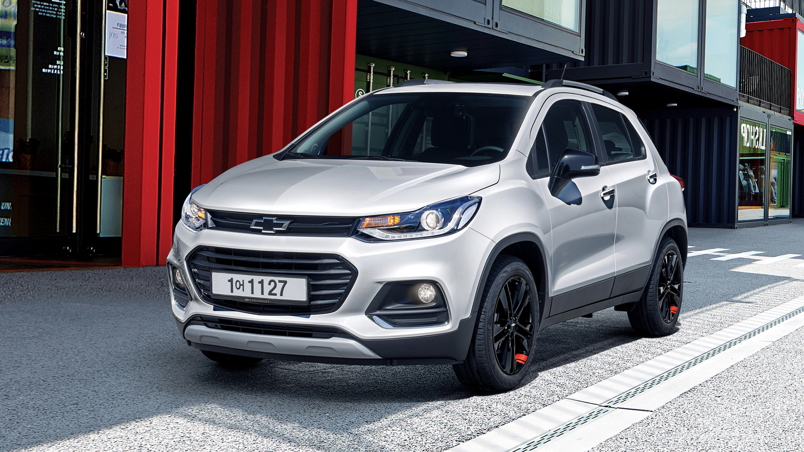 2018-Chevrolet_Trax_Redline-1