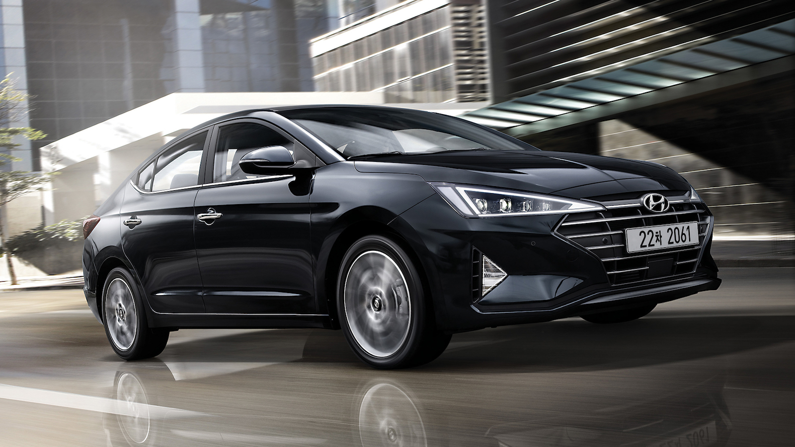 2019-Hyundai_Avante-01