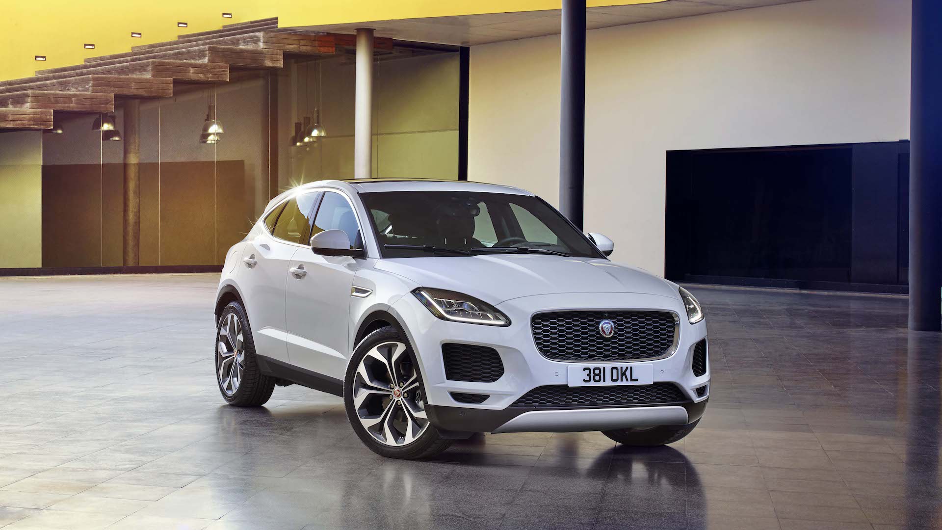 [둘러보기] 중소형 SUV 6종 – #1. 재규어 E-페이스