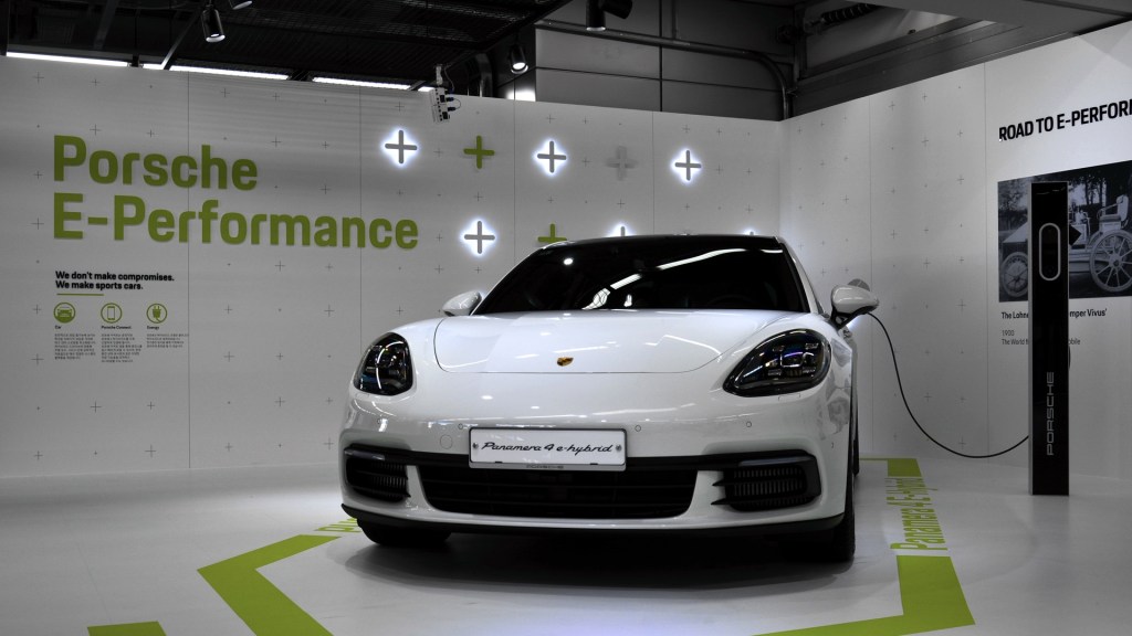 [서킷 시승] 포르쉐 파나메라 4&nbsp;E-하이브리드