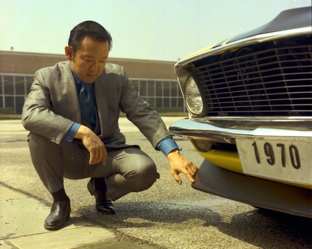 일본계 디자이너, 1960년대 미국을 상징하는 스포츠카를&nbsp;디자인하다