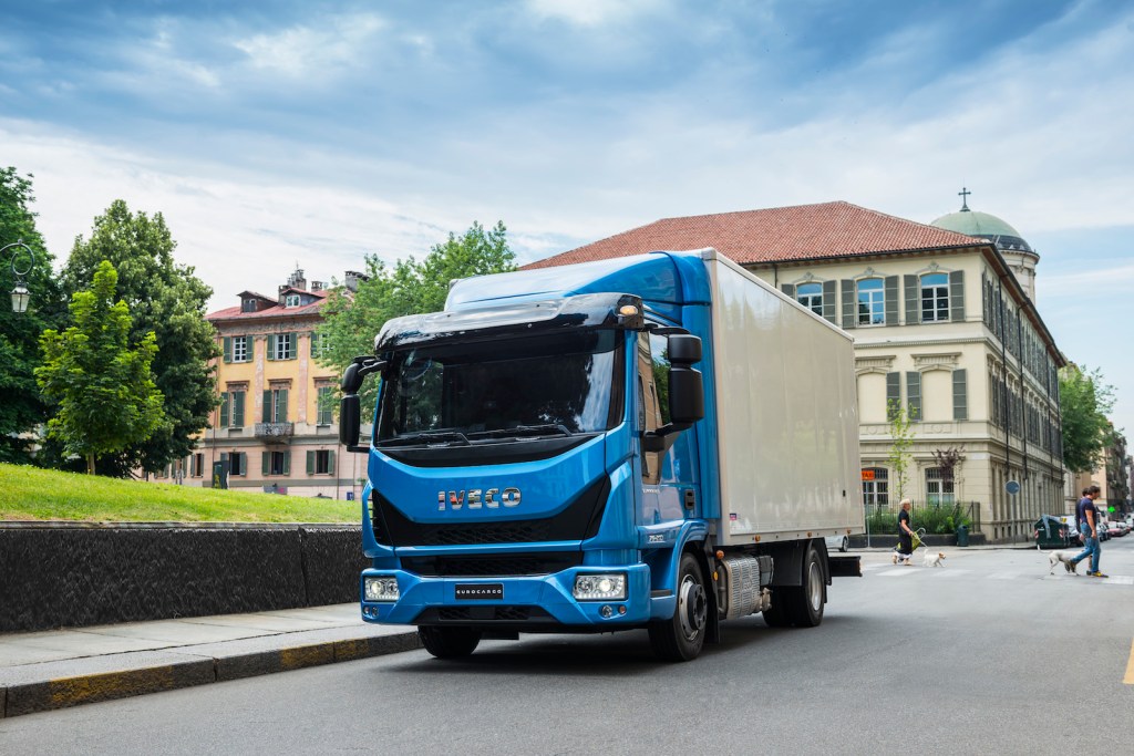 부메랑 되어 돌아오는 국내 상용차 업체의 시장&nbsp;독점