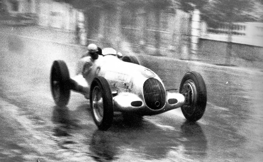 메르세데스-벤츠와 함께 빛나는 ‘빗속의&nbsp;제왕’들