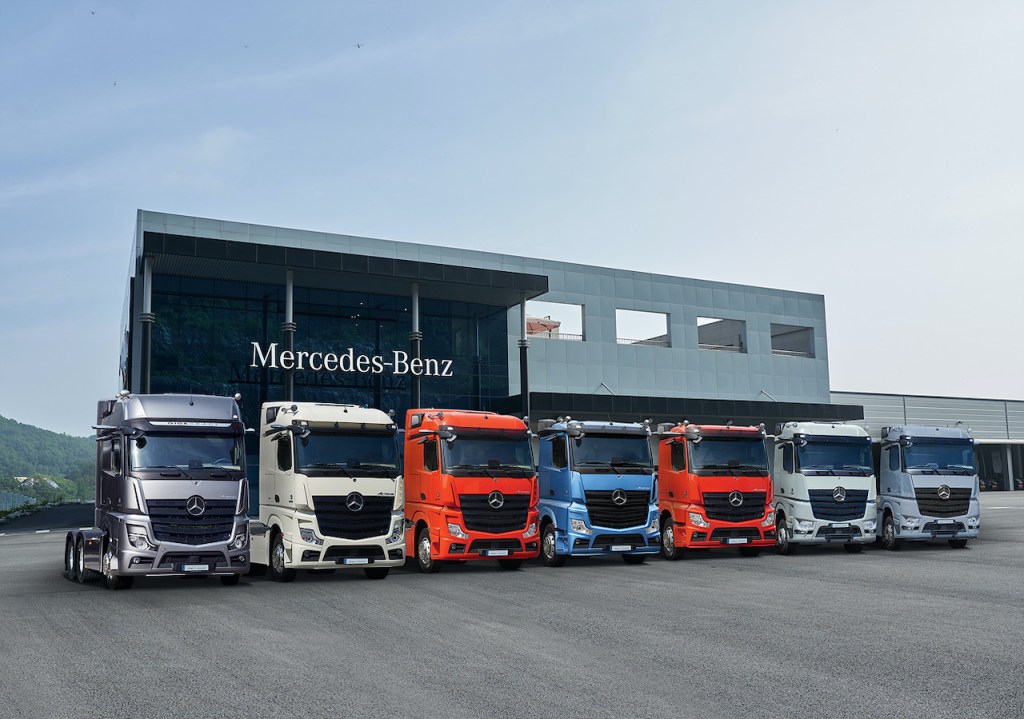 메르세데스-벤츠 뉴 악트로스