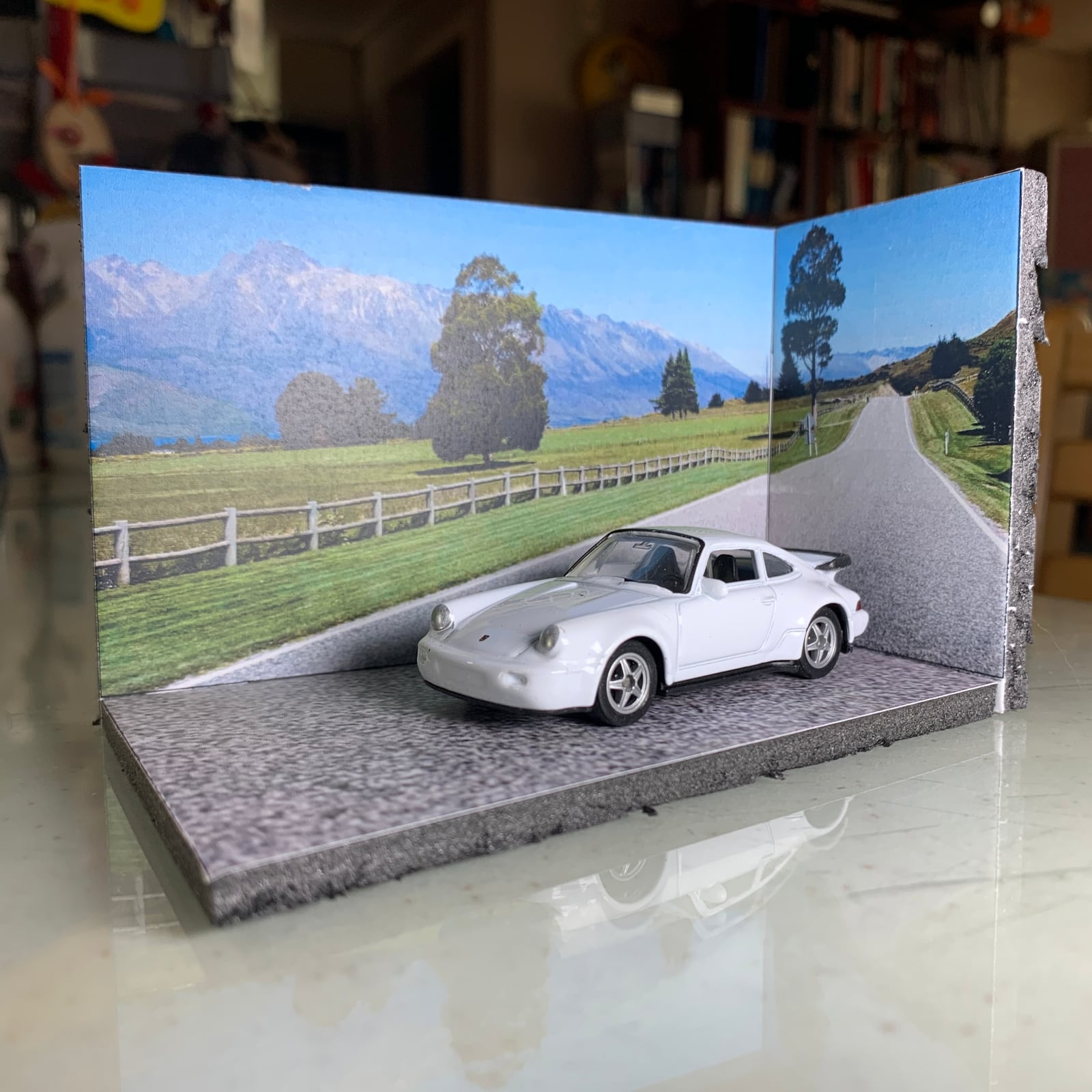 [DIY] 미니어처 자동차 한 대분 전시대를 만들어 보자!