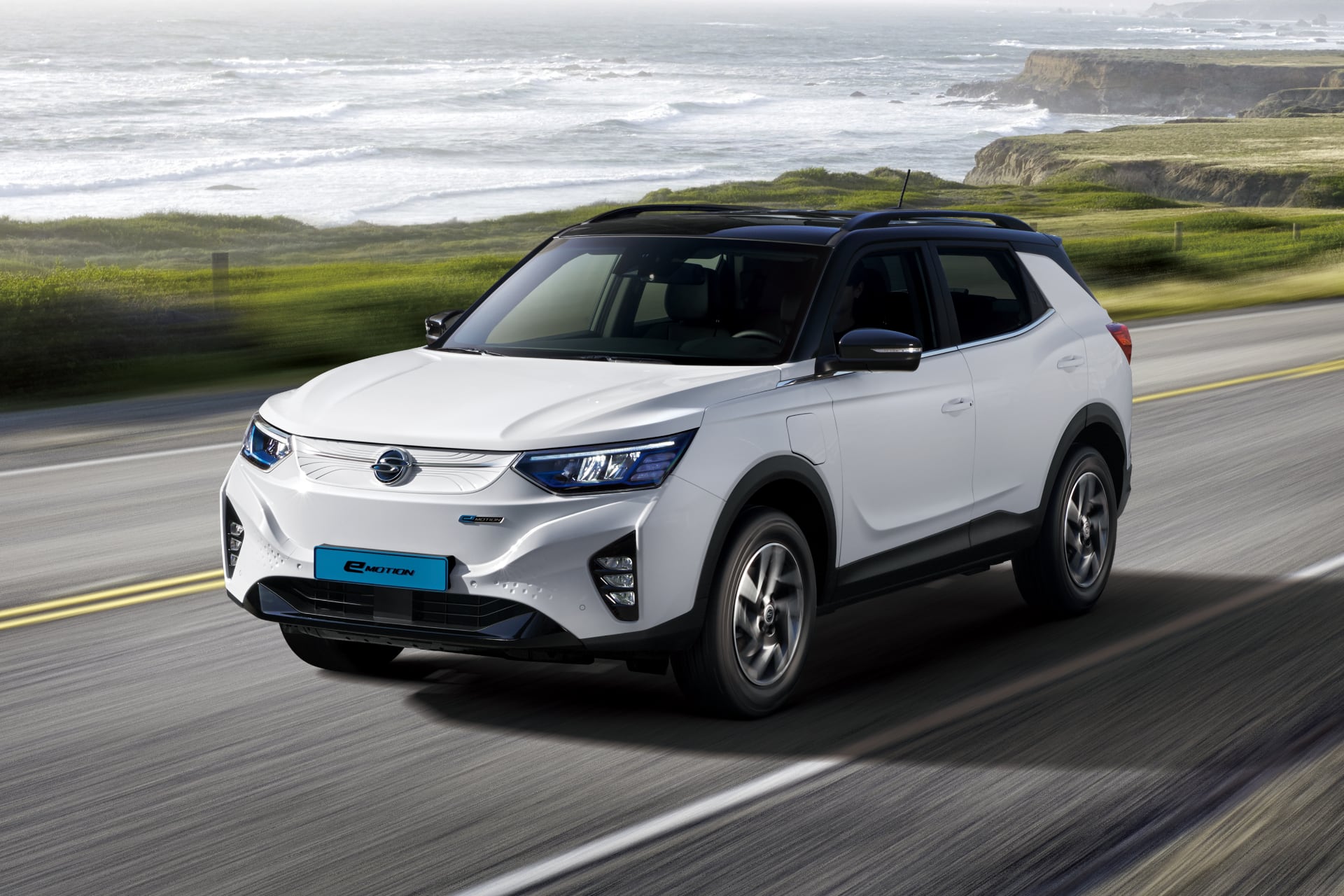 쌍용, 코란도 이모션 공식 출시