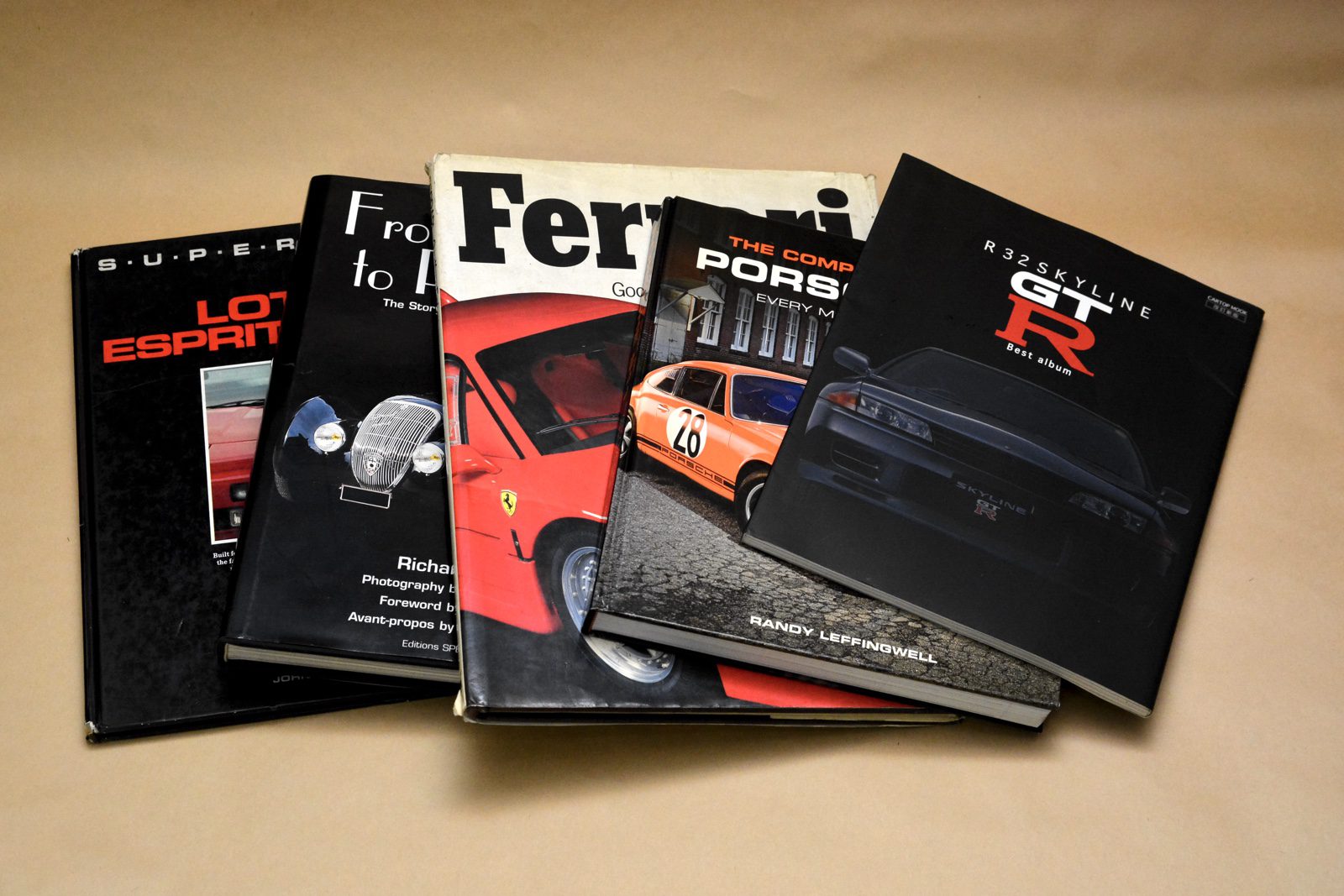 자동차 덕후의 사연 있는 책들