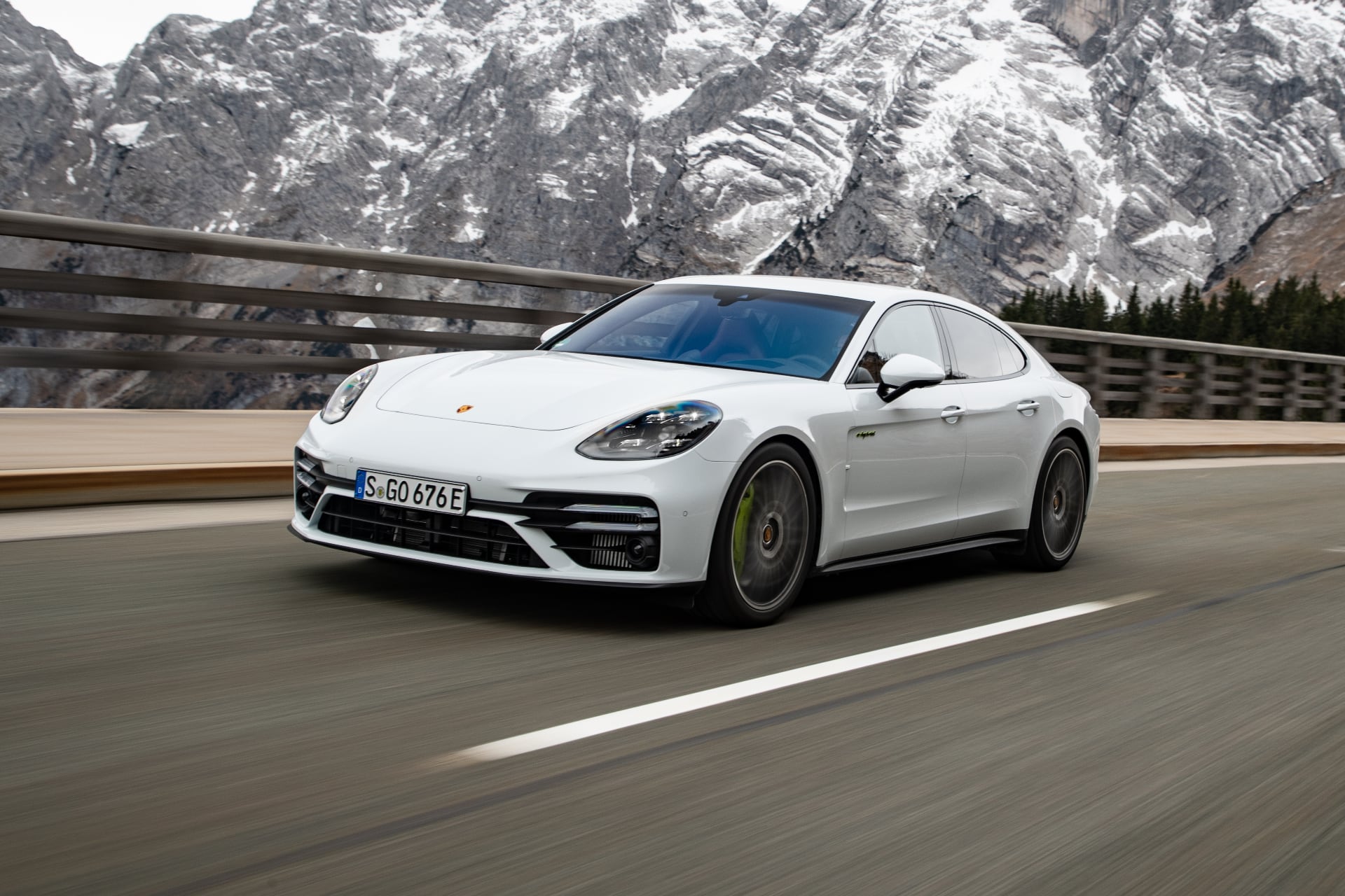 가장 강력한 파나메라, 포르쉐 파나메라 터보 S E-하이브리드 국내 공식 출시