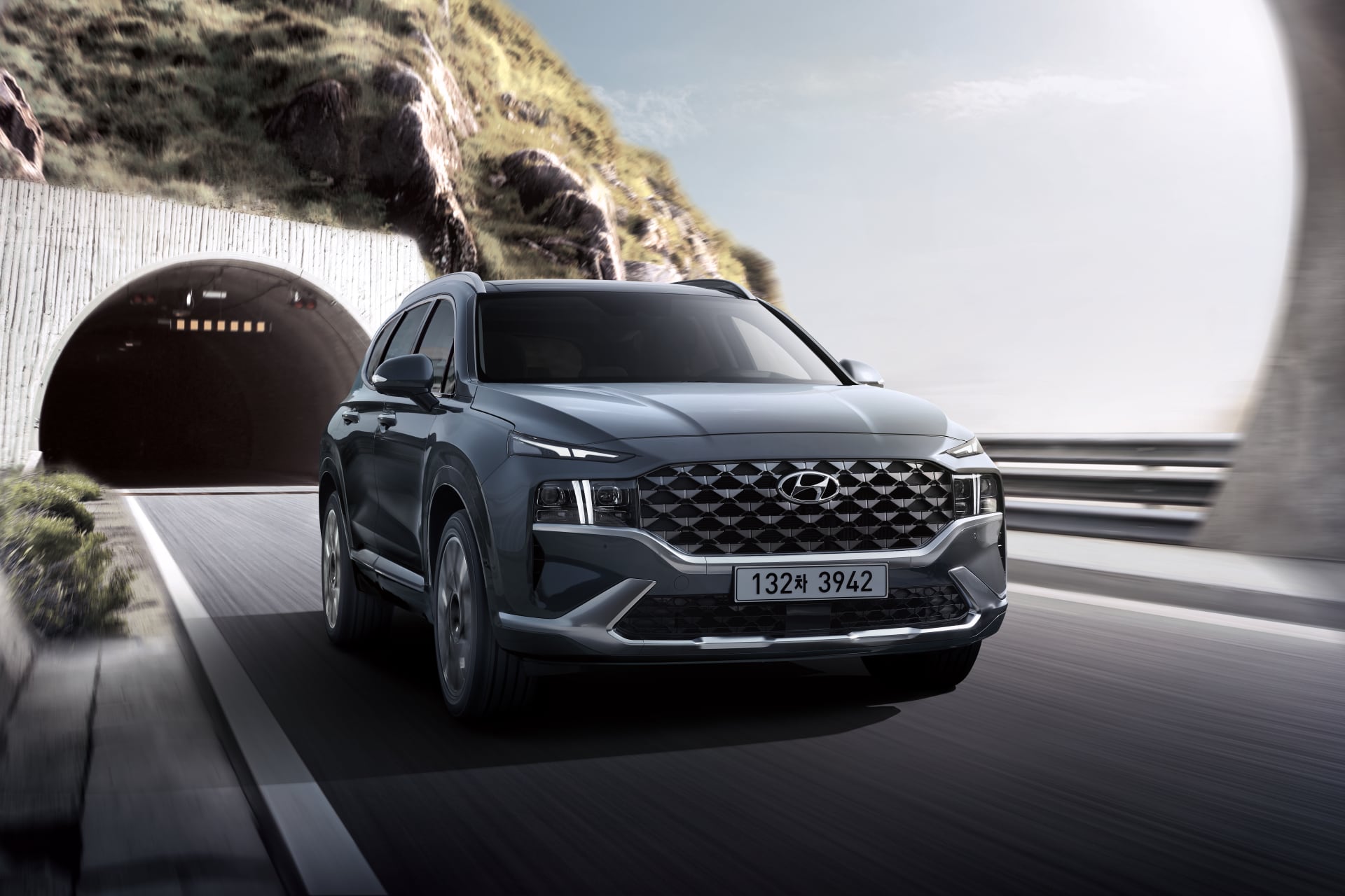 기본 사항 보강하고 새 트림 추가한 2023 현대 싼타페