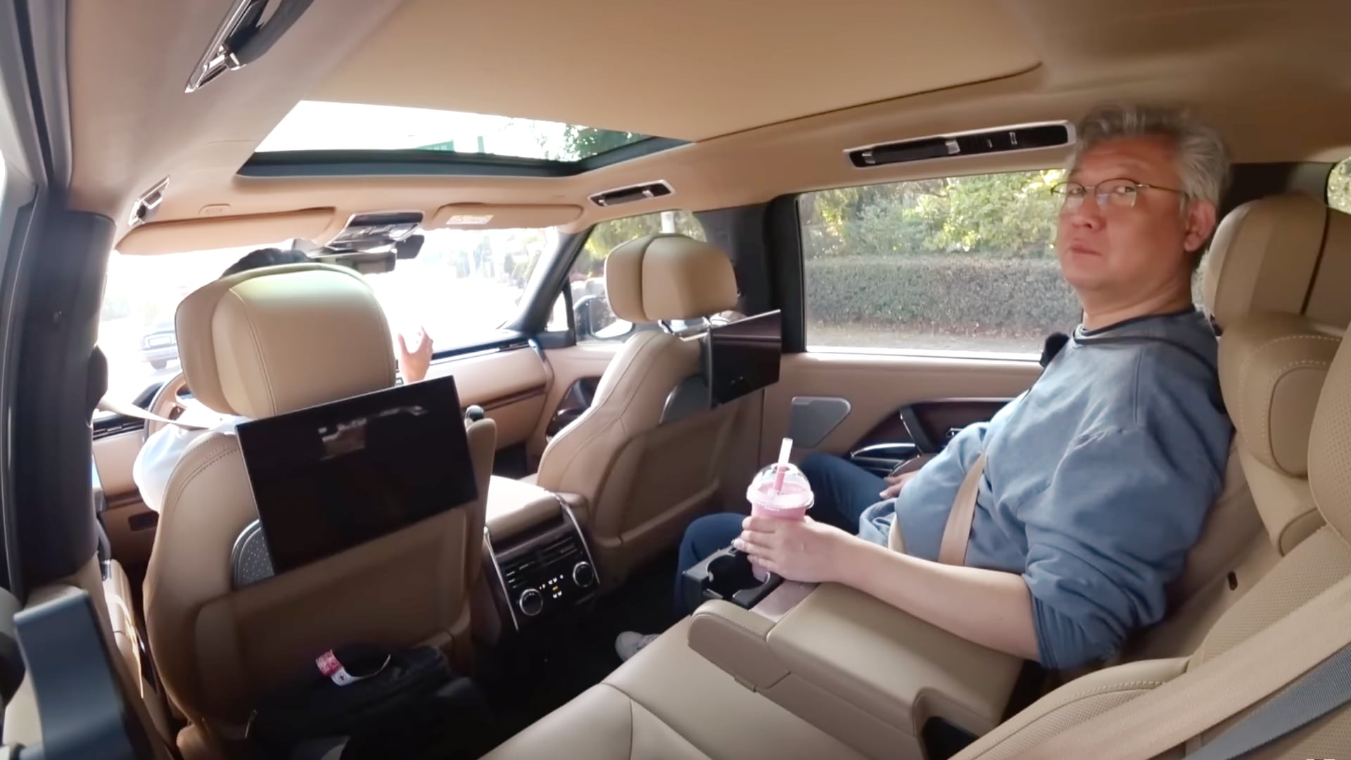 [한상기 운전 여행] 신형 레인지로버 7인승 2열, Q4 e-트론 시승회 다녀온 류청희 선생, 류재은 베이커리 딸기 스무디