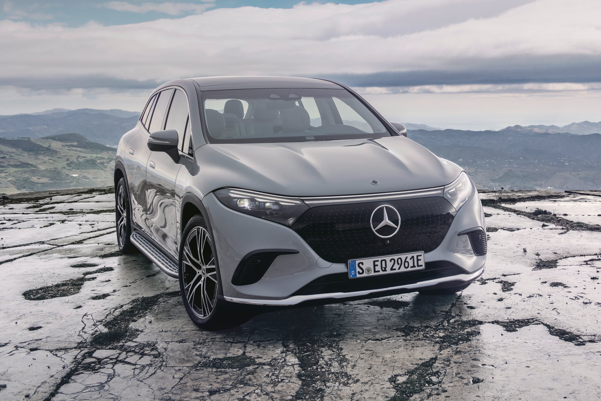 메르세데스-벤츠, 전기차 전용 아키텍처로 만든 첫 대형 전기 SUV ‘더 뉴 EQS SUV’ 국내 출시