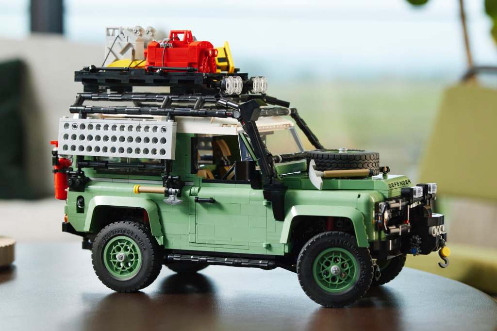 탄생 75주년 맞은 랜드로버와 레고의 합작품 – 레고 아이콘즈 랜드로버 클래식 디펜더&nbsp;90