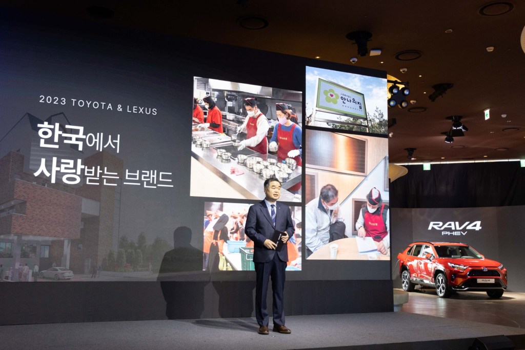 하이브리드 밀어붙이는 토요타 코리아 – 전기차가&nbsp;아니고?