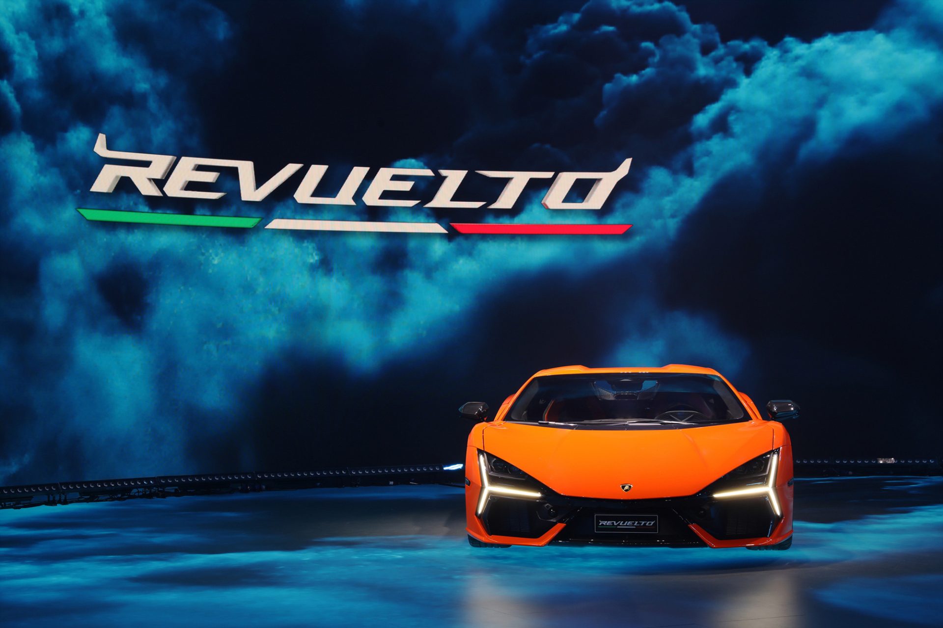 V12 엔진 플러그인 하이브리드 슈퍼 스포츠카, 람보르기니 레부엘토 한국 최초 공개