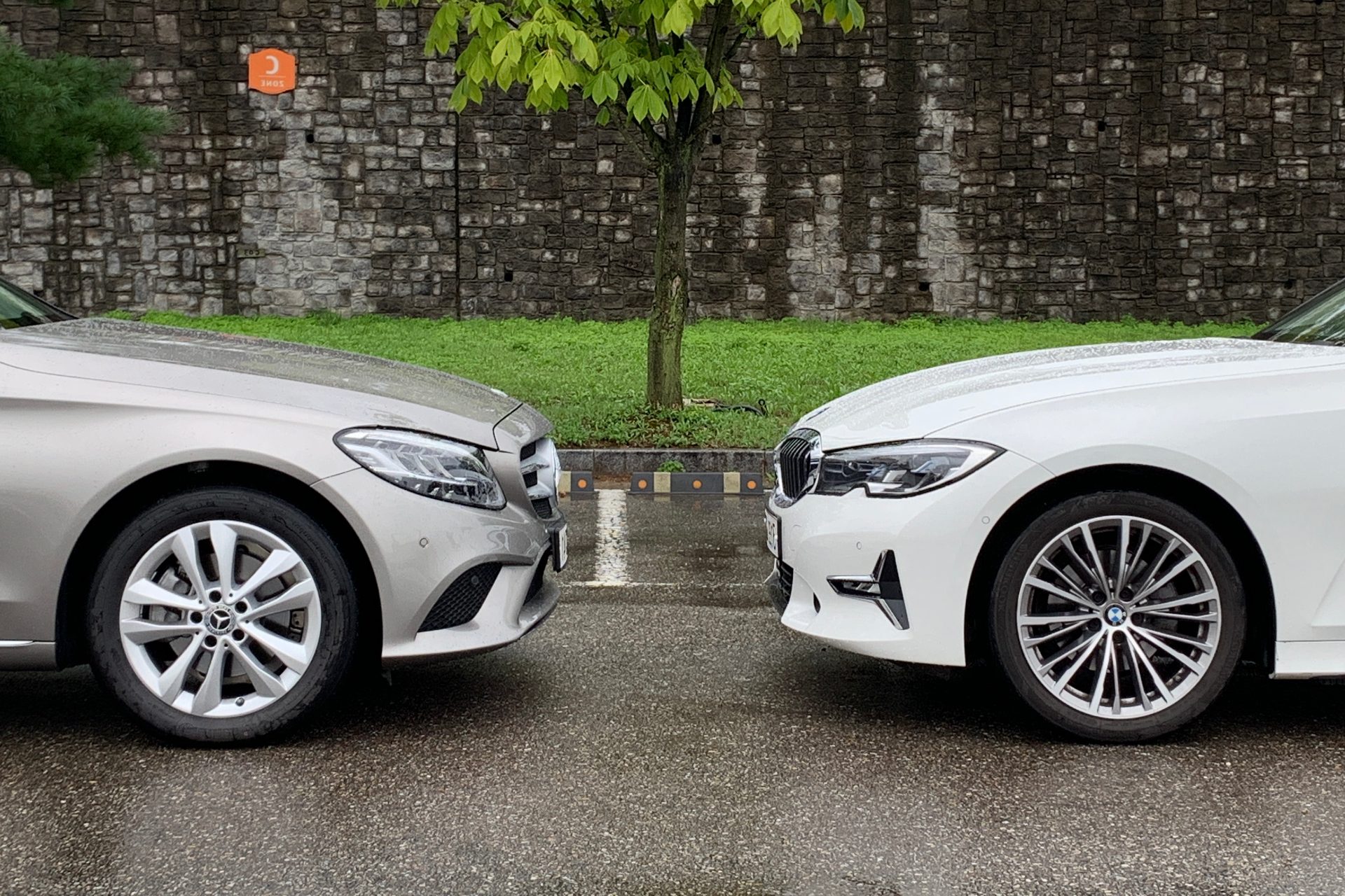 [비교시승] 경쟁자와 동반자 – 메르세데스-벤츠 C 220 d vs. BMW 320d