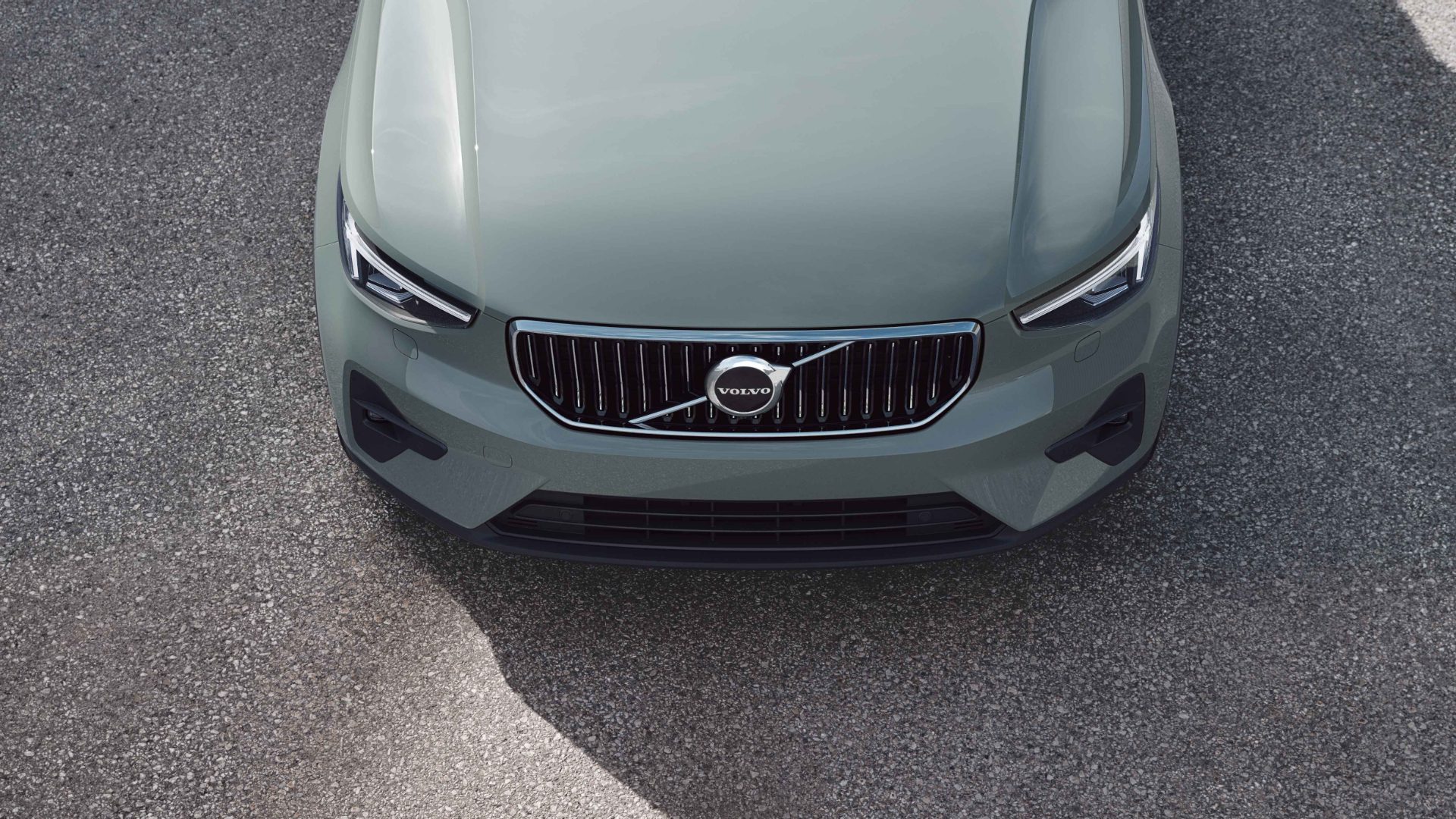 볼보 XC40, 요즘 인기 있는 세이지 그린 색 입고 25대 선착순 한정 판매된다