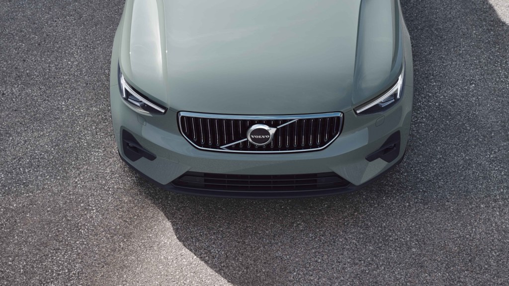 볼보 XC40, 요즘 인기 있는 세이지 그린 색 입고 25대 선착순 한정&nbsp;판매된다