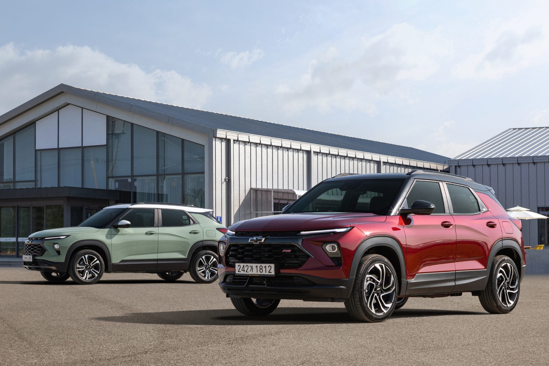 부분 변경으로 앞모습 날카로와지고 실내 달라진 쉐보레 더 뉴 트레일블레이저 판매 개시