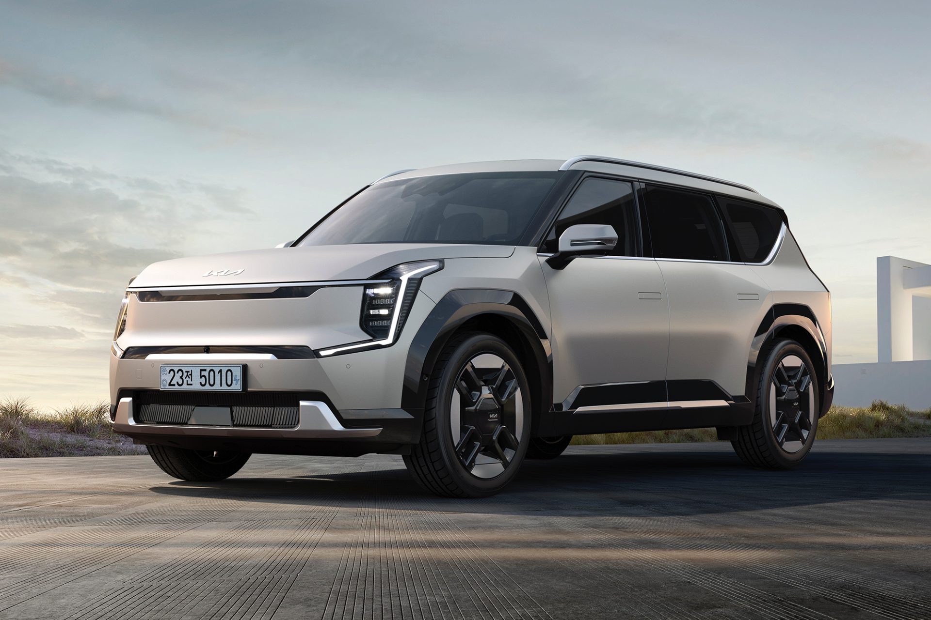 [새 차] 문턱 낮춘 ‘스탠다드’ 모델 추가하고 가격 조정한 기아 The 2025 EV9