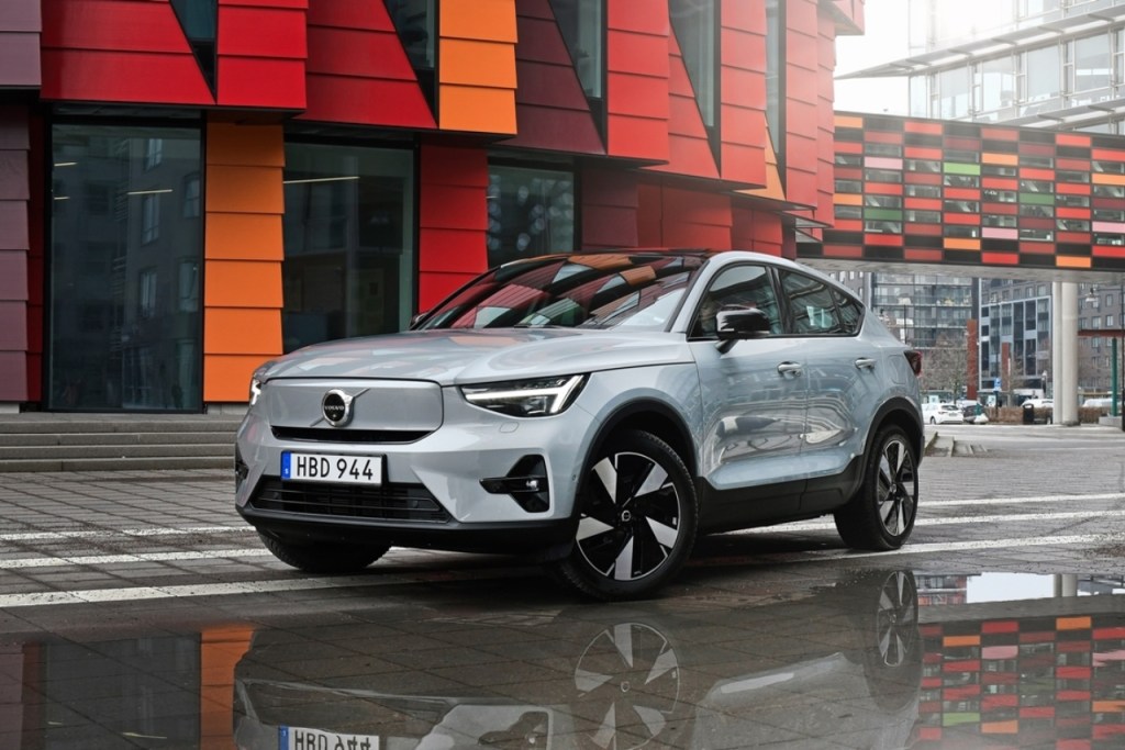 주행 가능 거리 길어지고 차세대 커넥티비티 서비스 쓸 수 있는 2024년형 볼보 C40 리차지&nbsp;나왔다