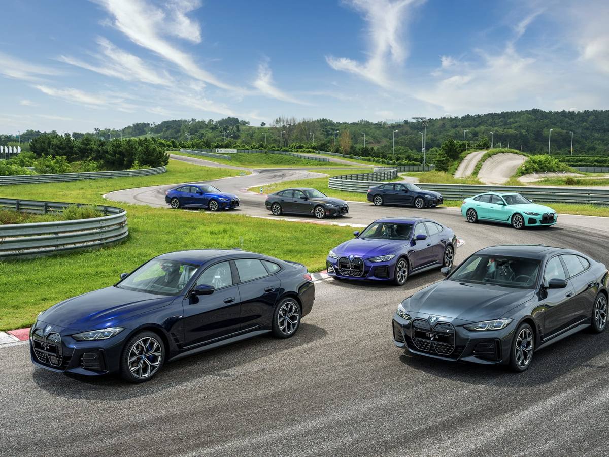 딜러마다 살 수 있는 차 색이 달라? – 온라인 한정 판매되는 BMW i4 인디비주얼&nbsp;에디션