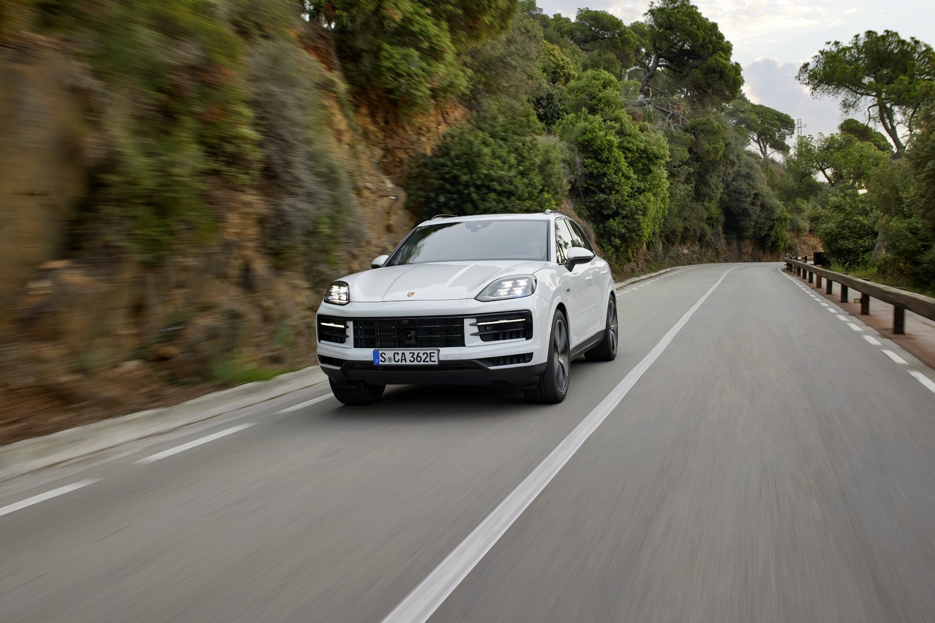 2024년 상반기 국내 출시될 포르쉐 신형 카이엔 S E-하이브리드 글로벌 공개