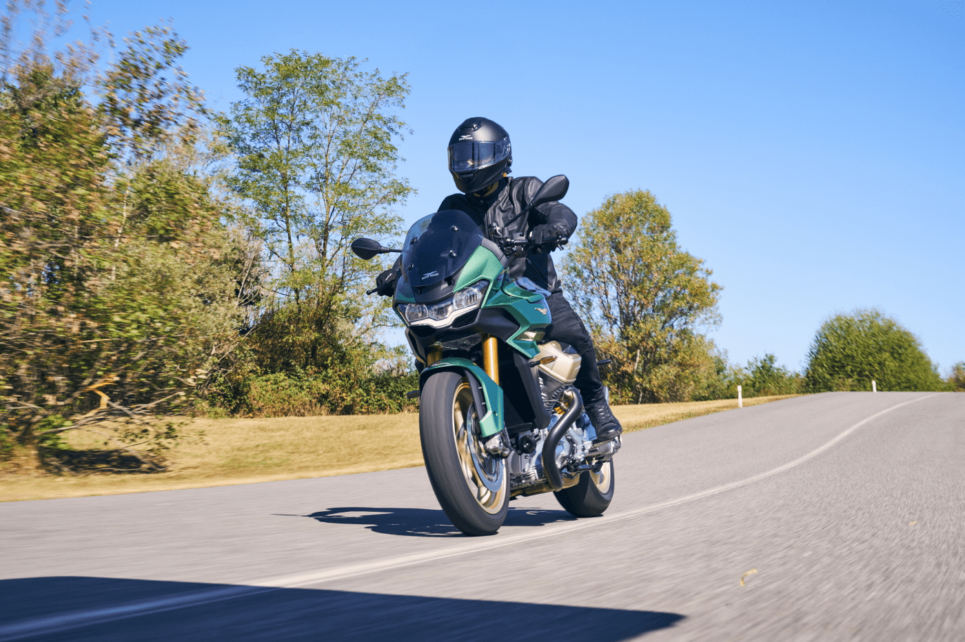 모토굿찌, 최신 모델 V100 만델로 국내 출시