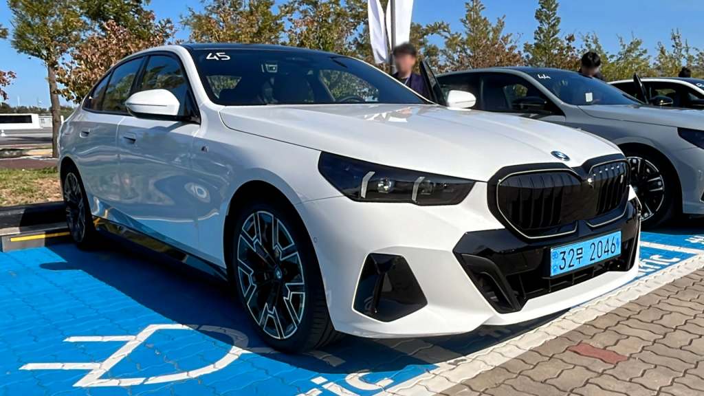 [영상-잠깐 시승] BMW i5&nbsp;eDrive40