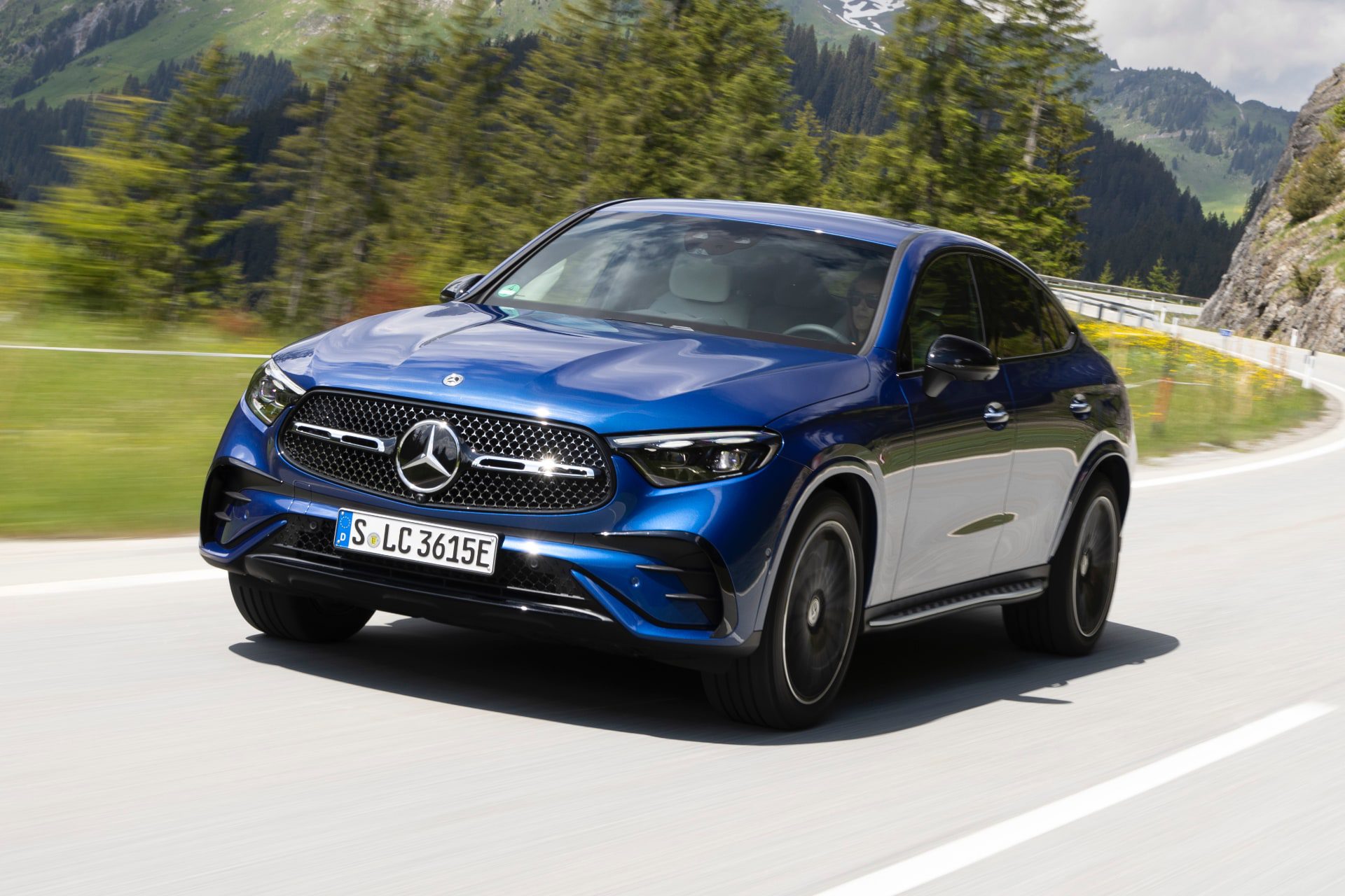 메르세데스-벤츠 GLC 쿠페의 2세대 완전변경 모델 ‘더 뉴 GLC 300 4MATIC 쿠페’ 국내 공식 출시