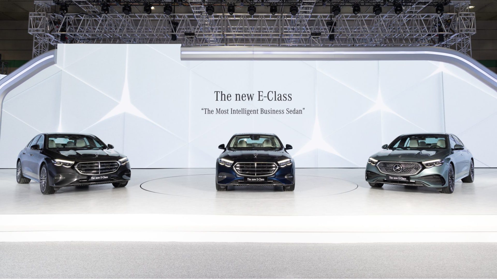 [새 차] 메르세데스-벤츠 더 뉴 E-클래스 – 8년여 만에 완전 변경되어 나온 정통 비즈니스 세단