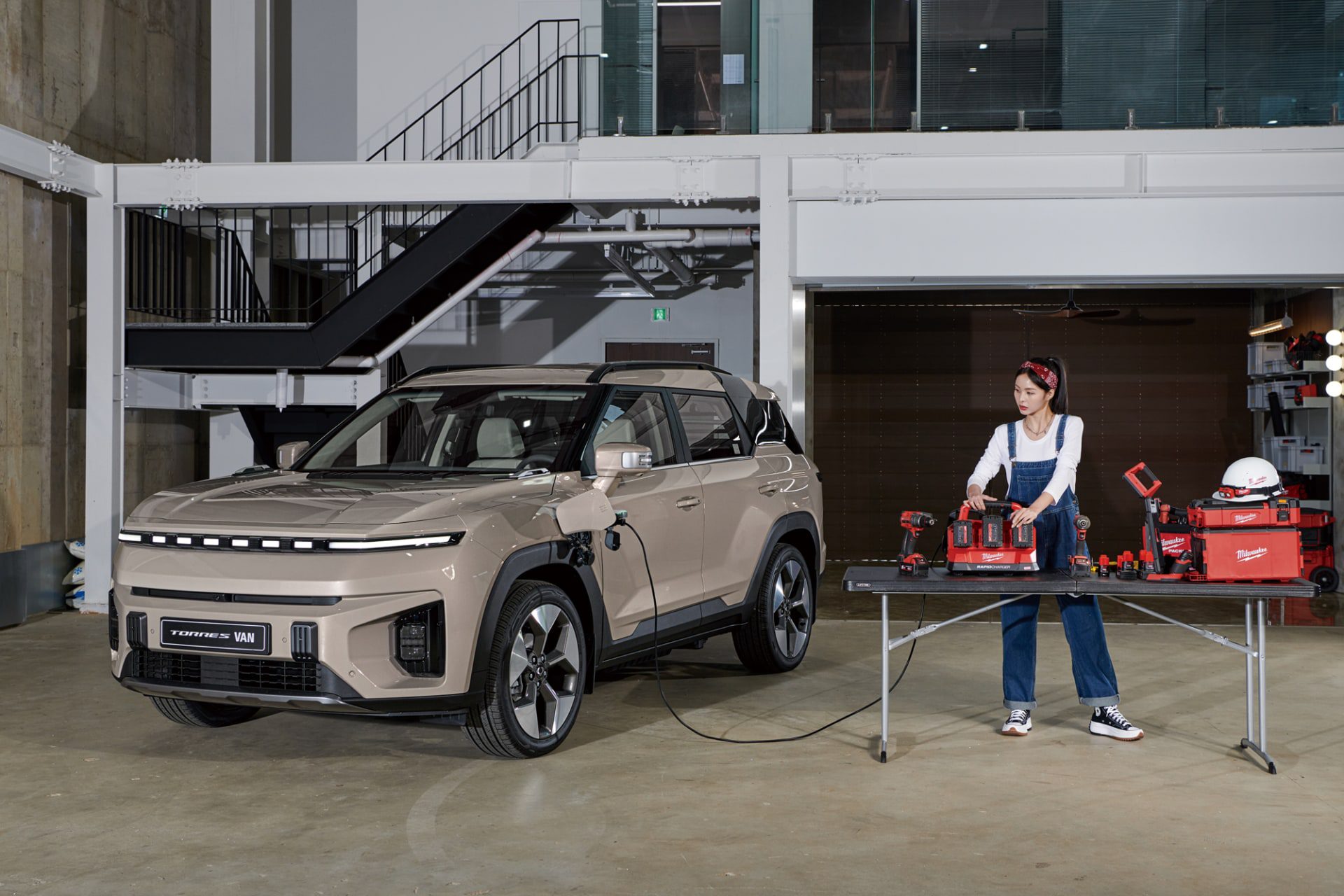 [새 차] KG 모빌리티 토레스 EVX 밴 – 국내 최초 전기 SUV 기반 상용차