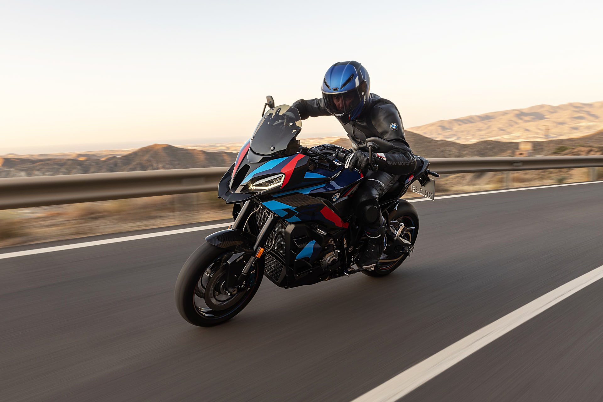 [새 바이크] BMW 뉴 M 1000 XR – 투어링과 슈퍼 스포츠 특성 결합한 고성능 크로스오버 모터사이클