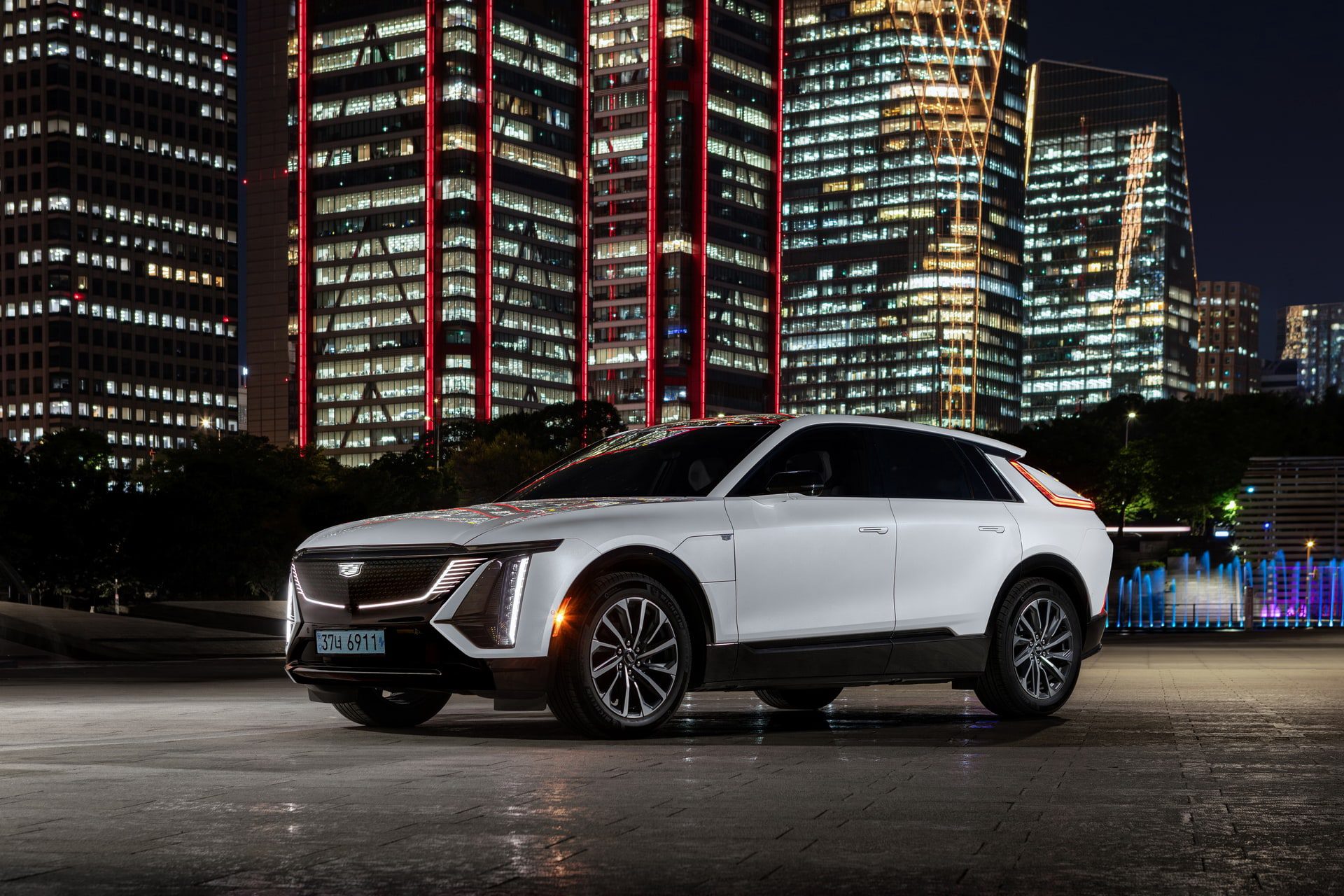 [새 차] 캐딜락 리릭 – 사전 계약에서 첫 수입 물량 180대 매진 후 국내 출고 시작해