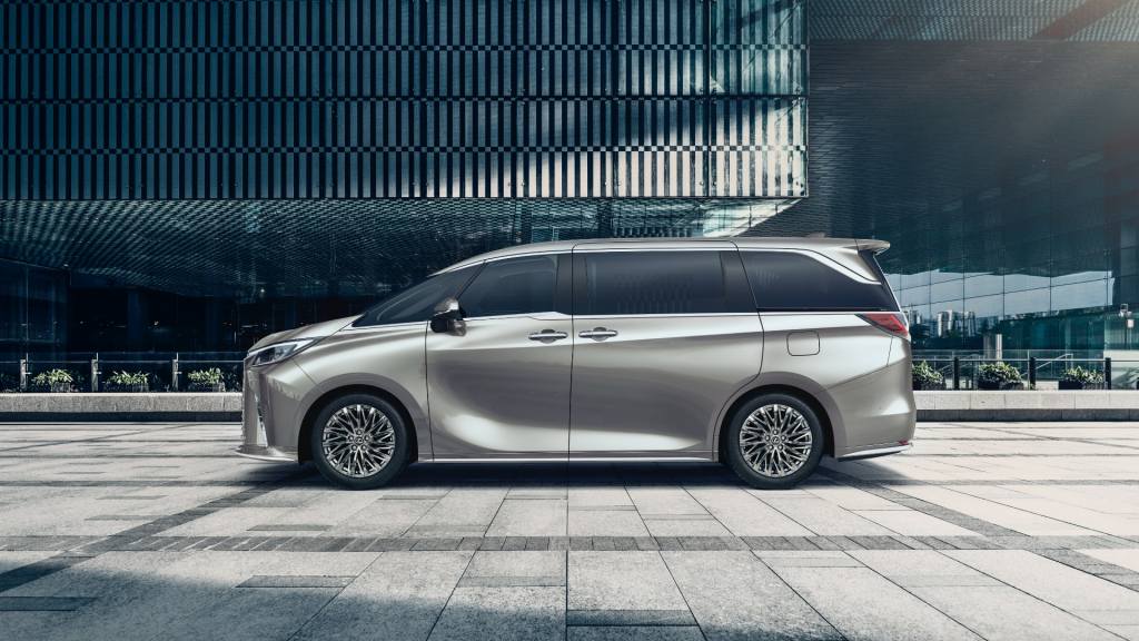 [새 차] 렉서스 디 올 뉴 LM 500h – 뒷좌석 안락함에 초점 맞춘 렉서스 브랜드 최상위&nbsp;MPV